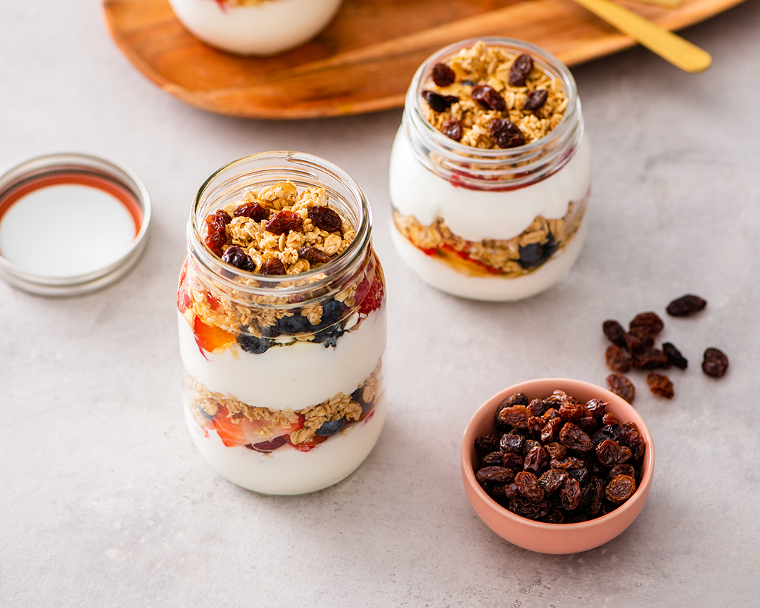 https://californiaraisins.ca/wp-content/uploads/2023/03/California-Raisins-Parfait.jpg